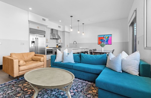 Central Business District Hotel | Penthouse with Private Terrace – Downtown Near Superdome ,Amazing Views, Pool Access