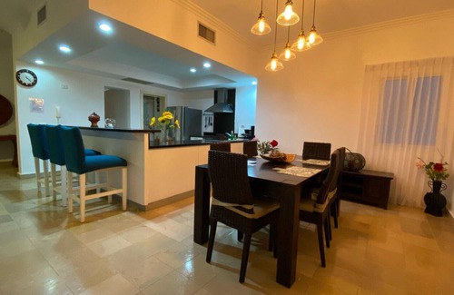El Cortecito Apartamento | Penthouse With Rooftop and Pool & Beach Access