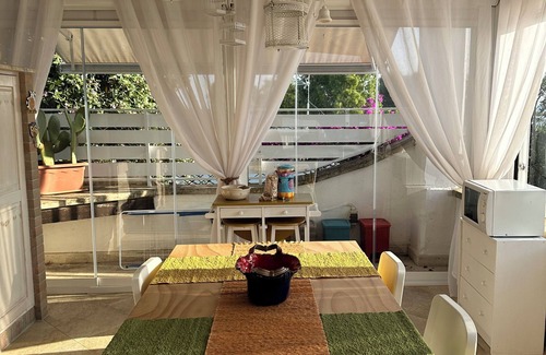 Torre Lapillo Cama Y Desayuno | Ático con vistas al mar 3 camas con terraza equipada, cocina americana