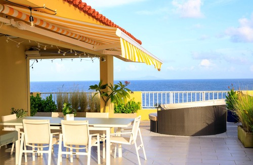 Candelero Abajo Condominio | Espectacular Penthouse de 3 cuartos con vistas panoramica