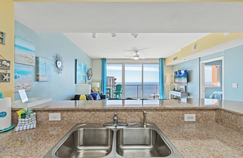 Long Beach Condominio | Penthouse With Beautiful Beach Views! 1 Bedroom, 2 Bathroom Penthouse!
