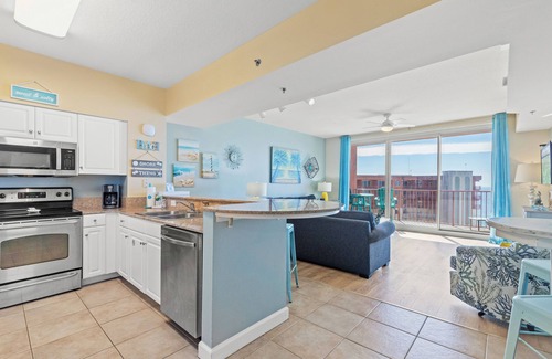Long Beach Condominio | Penthouse With Beautiful Beach Views! 1 Bedroom, 2 Bathroom Penthouse!