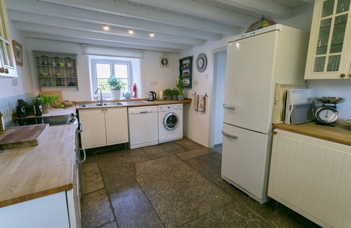 Penmon Apartamento | Pentir - a sea view that sleeps 6 guests in 3 bedrooms