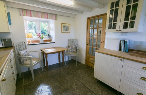 Penmon Apartamento | Pentir - a sea view that sleeps 6 guests in 3 bedrooms