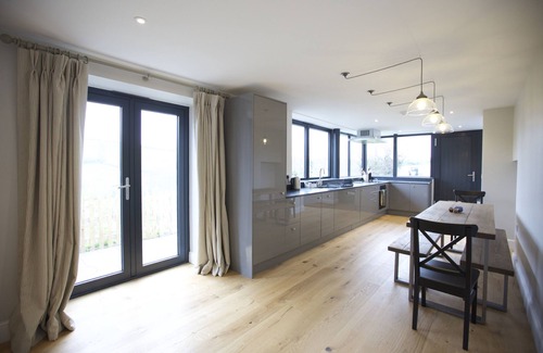 Crackington Haven Cabaña | Pentreath is a spacious and stylish five-bedroom retreat sleeping up to 10 guests