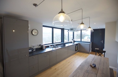 Crackington Haven Cabaña | Pentreath is a spacious and stylish five-bedroom retreat sleeping up to 10 guests