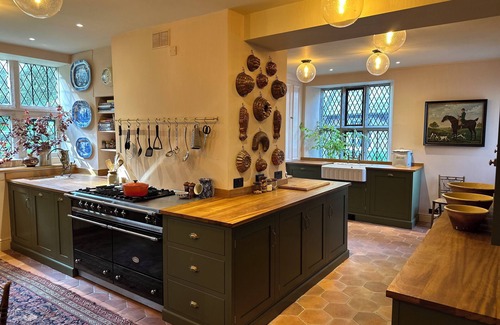 Mynydd Isa Casa | Pentrehobyn Hall sleeps 18