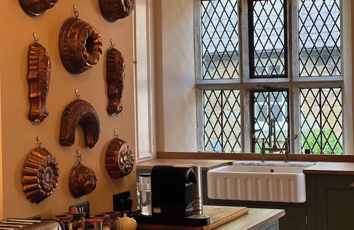 Mynydd Isa Casa | Pentrehobyn Hall sleeps 18