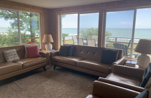 Pentwater Cabaña | Pentwater On-Beach with Private Beach and the Areas’s Best Views