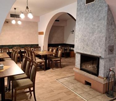 Kobyli Casa | Penzion a Pizzerie Na Záložně