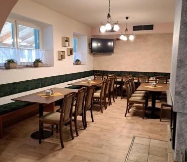 Kobyli Casa | Penzion a Pizzerie Na Záložně