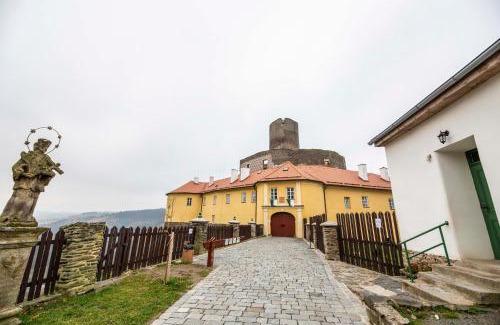 Manova Lhota Casa | Penzion hradu Svojanov