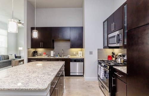 The Galleria Apartamento | Peony At Millennium - Elegant 2 BDR in Houston