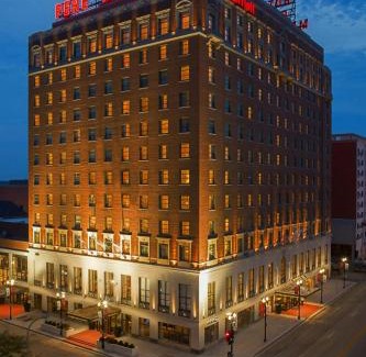 Peoria Hotel | Peoria Marriott Pere Marquette