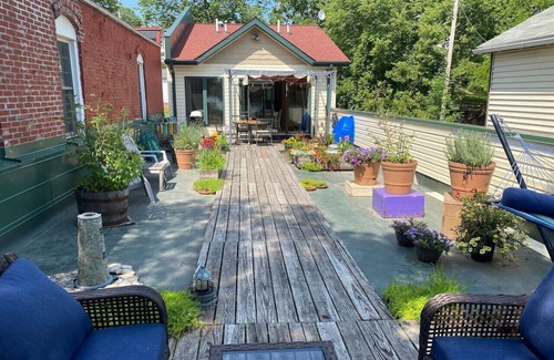 Pepin Apartamento | Pepin Marina Retreat: Cottage Apartment with Deck