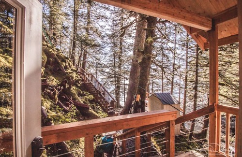Seward Cabina | Pepper Creek Cabin ubicado en su propia playa privada.