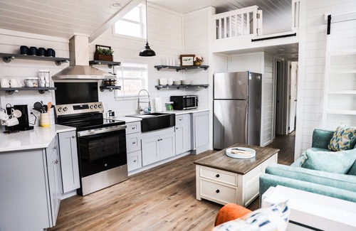 Dover Casa | Pepper's Place 131 ITP