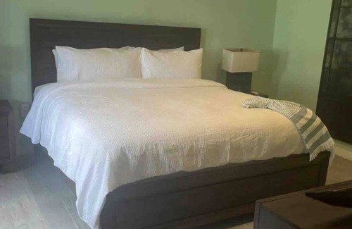 Bottle Creek Otro | Pepper Town Villa is a 2 bedrooms 2.5 bed villa with a pool and of outdoor space