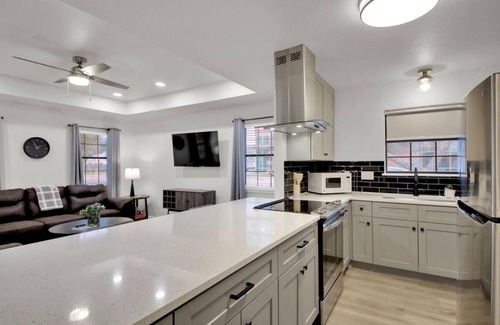 Taylor Casa | Peppercorn Yellow - Locally Run!