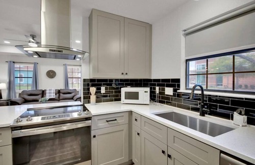Taylor Casa | Peppercorn Yellow - Locally Run!