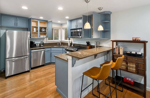 East Queen Anne Casa | Perch - Aurora Abode: Walk to Space Needle | Pet & Family | Parking