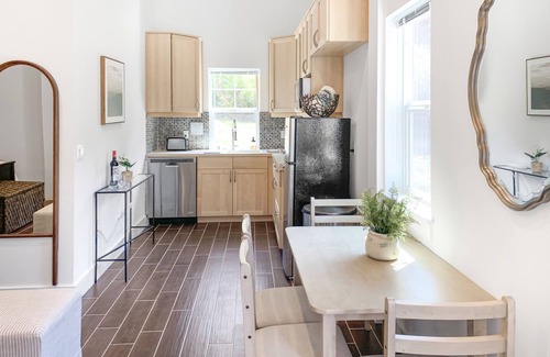 Langley Apartamento | Perch - Baker's Acres: Tranquil Studio on View Property