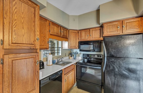 Meredith Cabaña | Perch Cottage - Lake Winnipesaukee Access - Downtown