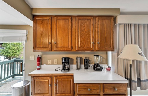 Meredith Cabaña | Perch Cottage - Lake Winnipesaukee Access - Downtown