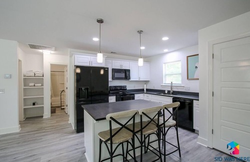 Pooler Casa | Perch*Cozy, Quiet Home Close to SAV, I-95 + Pets