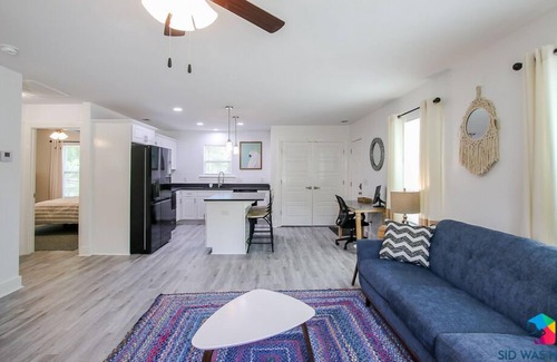 Pooler Casa | Perch*Cozy, Quiet Home Close to SAV, I-95 + Pets