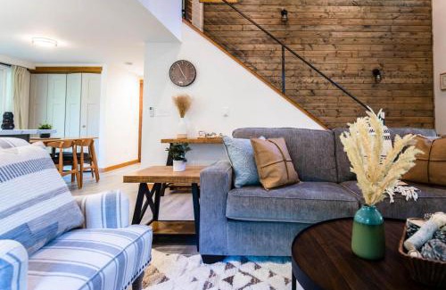 Paradise Estates Casa | Perch - Evergreen Cabin