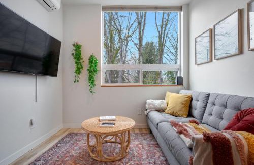North Delridge Casa | Perch - Pigeon Point Hideout
