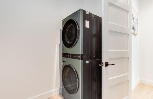 West Bellevue Casa | Perch - Private Room in Shared Home: Bellevue Splendor Birch Room
