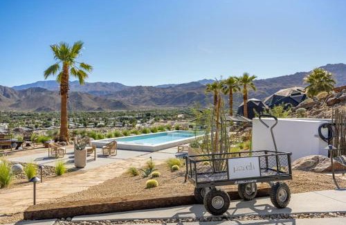 Palm Desert Casa | Perch – Rare Resort-Style Geo Dome w/Pickleball