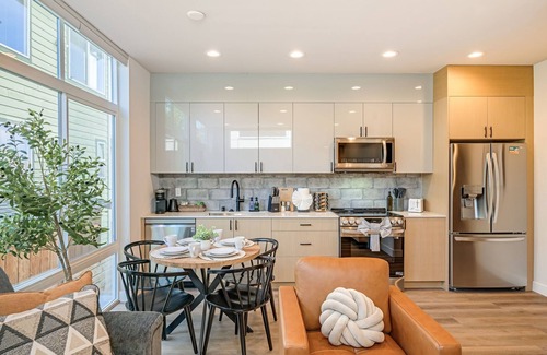 Squire Park Casa | Perch - Trendy hideaway near Seattle's heart. Take in the Mt Rainier views!