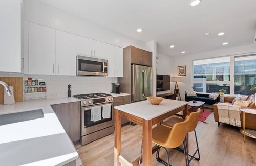 Broadway Casa | Perch - Urban Abode 22: Modern & Stylish Townhome; Heart of Capitol Hill