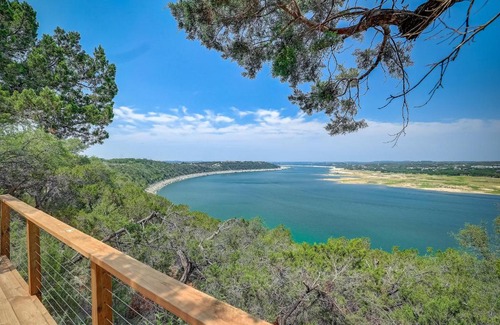 Poole Place Casa | Perched Above the River