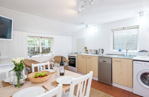 Dinas Cross Casa | Perci Penrhiw Bach, Holiday Home Cwm Yr Eglwys, Sleeps 4, 2 bedrooms, bathrooms