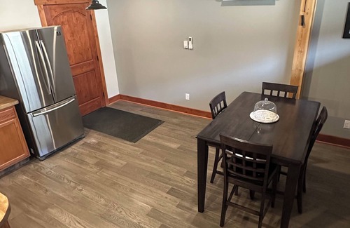 Gardiner Apartamento | Peregrine Nest- Spacious apartment close to Yellowstone, tons of wildlife