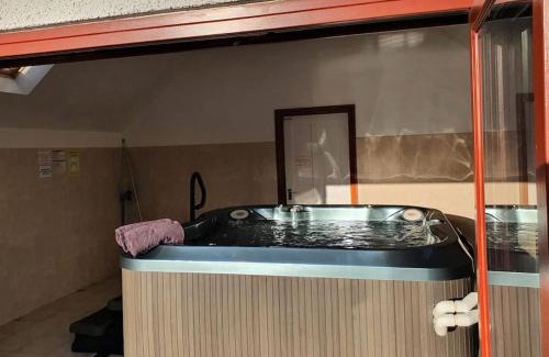 Llandovery Casa | Peregrine Stable Cottage