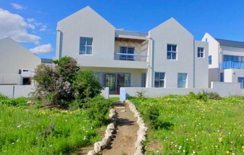 Calypso Beach Casa | PERFECT 10 - 10 to 13 Sleeper Luxury Holiday Home Breakage Deposit of R2500 per Weekend Lease