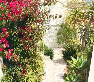 Calypso Beach Casa | PERFECT 10 - 10 to 13 Sleeper Luxury Holiday Home Breakage Deposit of R2500 per Weekend Lease
