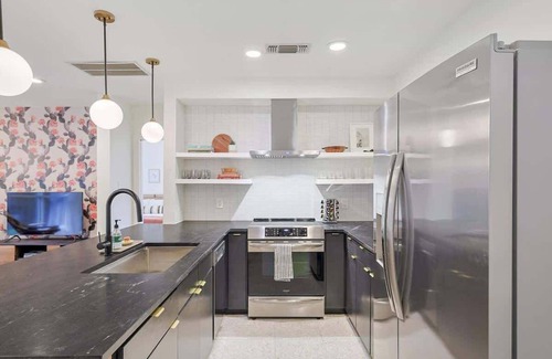 Oak Lawn Casa | Perfect 2 BR Uptown Dallas