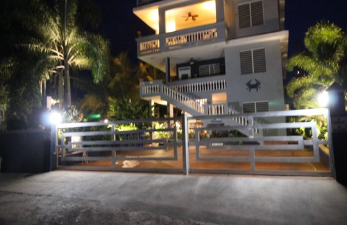 Aguacate Villa | Perfecto paraíso tropical de vacaciones de 5 dormitorios en Shacks Beach
