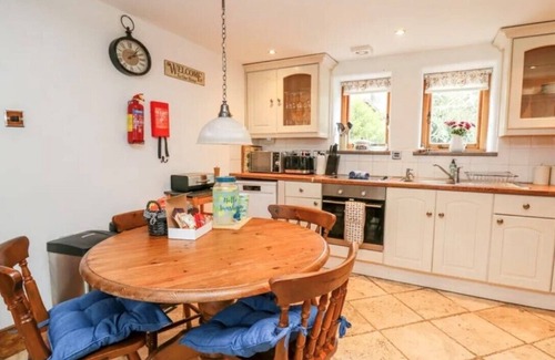Pembridge Casa | Perfect base for walkers + optional jacuzzi. 1 of 2 cottages onsite