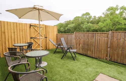 Pembridge Casa | Perfect base for walkers + optional jacuzzi. 1 of 2 cottages onsite