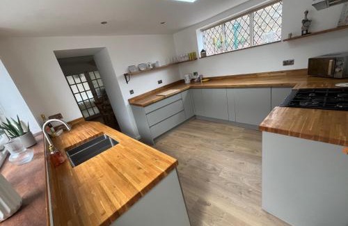 Guisborough Casa | Perfect Base, Town, Bars & Moors on Your Doorstep Free parking, Dogs welcome