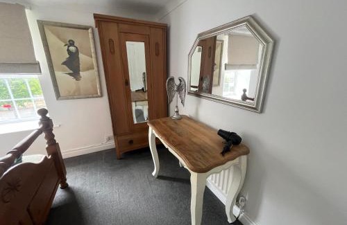 Guisborough Casa | Perfect Base, Town, Bars & Moors on Your Doorstep Free parking, Dogs welcome