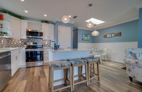 Bradenton Beach Casa | Perfect Beach Getaway with Bay Views & Boat Dock & Trailer Parking