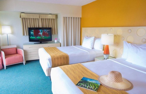 Waikiki Hotel | Perfect Beach Getaway! 3 Modern Units, Pool, Near Saint Augustine by-the-Sea